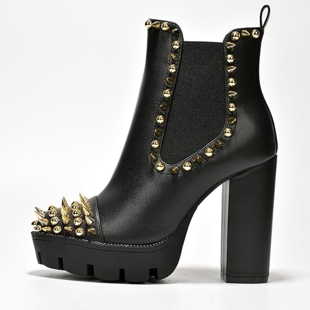 NWOB Gold Studded Booties